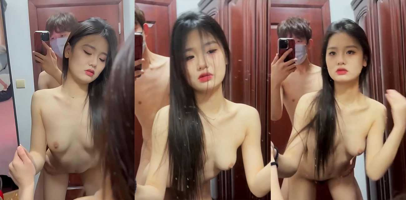 顶级女大学生不雅视频流出，全程露脸放荡不羁镜前揉奶挨操只管享受，饥渴跪舔肉棒骚劲爆表